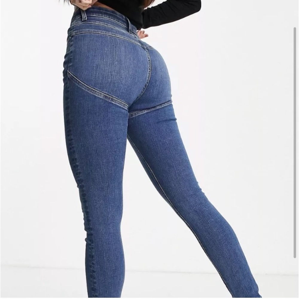Bundle EUC ASOS design jeans. High rise “lift and contour” skinny jeans